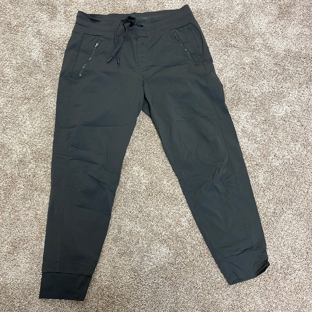 Athleta jogger size 10. Worn once